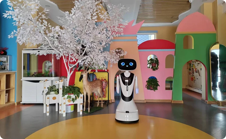 Un nouvel ami pour les jeunes apprenants : la maternelle du comt&eacute; de Sunan accueille Timo Robot