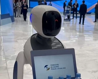 Le robot de livraison Amy fait ses d&eacute;buts au Forum &eacute;conomique eurasien 2026